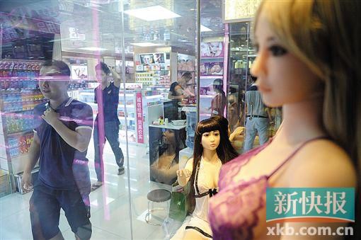 廣東成人用品市場調(diào)查。圖為各地的經(jīng)銷商都會(huì)在此進(jìn)貨。新快報(bào)記者 孫毅/攝