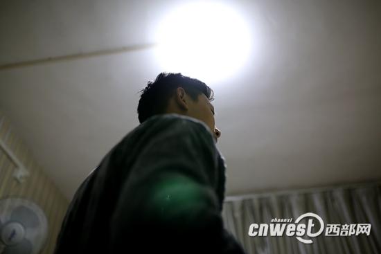 2013年2月份，17歲的林波在陜西省疾控中心拿到HIV確診報告。