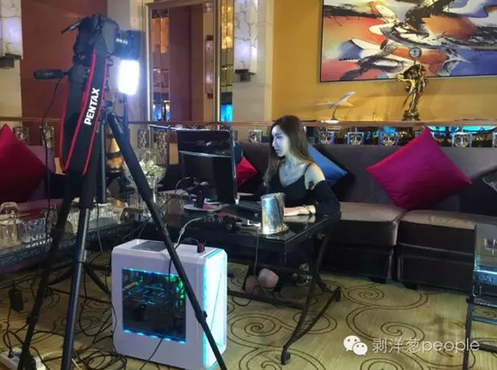 直播中的王瑞兒。攝影：于亞妮