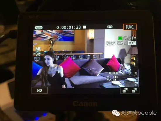 直播中的王瑞兒。攝影：于亞妮