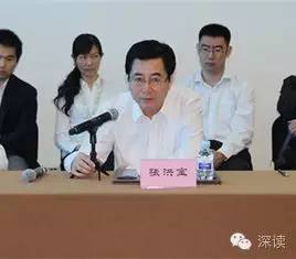 在天津紀(jì)委對(duì)王富強(qiáng)的通報(bào)中指出，王富強(qiáng)從“聽黨的話，永遠(yuǎn)跟黨走，做讓黨放心的人”這一初心出發(fā)，吃過苦、流過汗，曾為天津港保稅區(qū)的建設(shè)和發(fā)展、為天津市招商引資工作作出過貢獻(xiàn)。貢獻(xiàn)被認(rèn)可、贊譽(yù)，其驕傲自滿情緒漸生，覺得