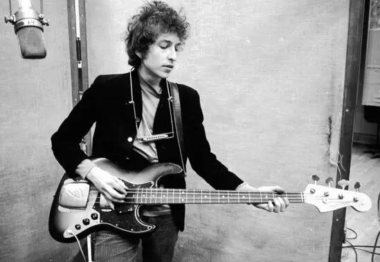 此處外事兒(微信ID：xjb-waishier)要替一個人心疼10秒鐘——自2009年以來連續(xù)八年被視為諾貝爾文學(xué)獎熱門人選的日本作家村上春樹。