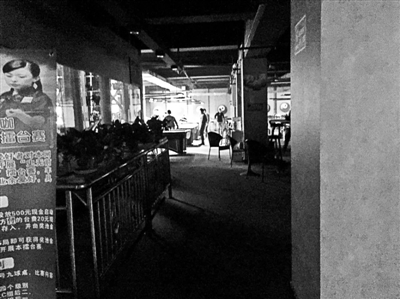 在關(guān)嶺縣，臺球廳成了輟學(xué)孩子消磨時(shí)光的最好去處 攝影/本報(bào)記者 楊寶璐