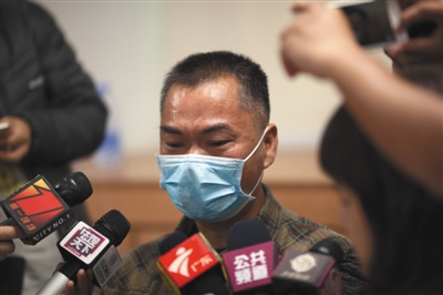 昨日，深圳，羅一笑的父親羅爾接受媒體采訪。圖/視覺中國