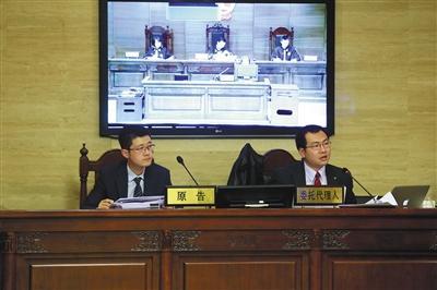 “小黃車”的商標(biāo)所有人“數(shù)人公司”代理律師稱，“ofo小黃車”侵犯了“小黃車”的注冊(cè)商標(biāo)。