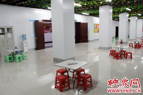 為了給市民納涼避暑創(chuàng)造舒適的環(huán)境，今年鄭州市人防辦加大了投入，對納涼點進行了升級改造