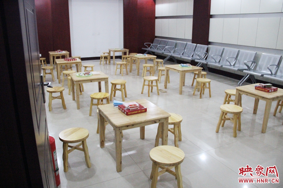 中原區(qū)人防納涼場(chǎng)所（桐柏路與中原路交叉口），內(nèi)部環(huán)境干凈整潔。