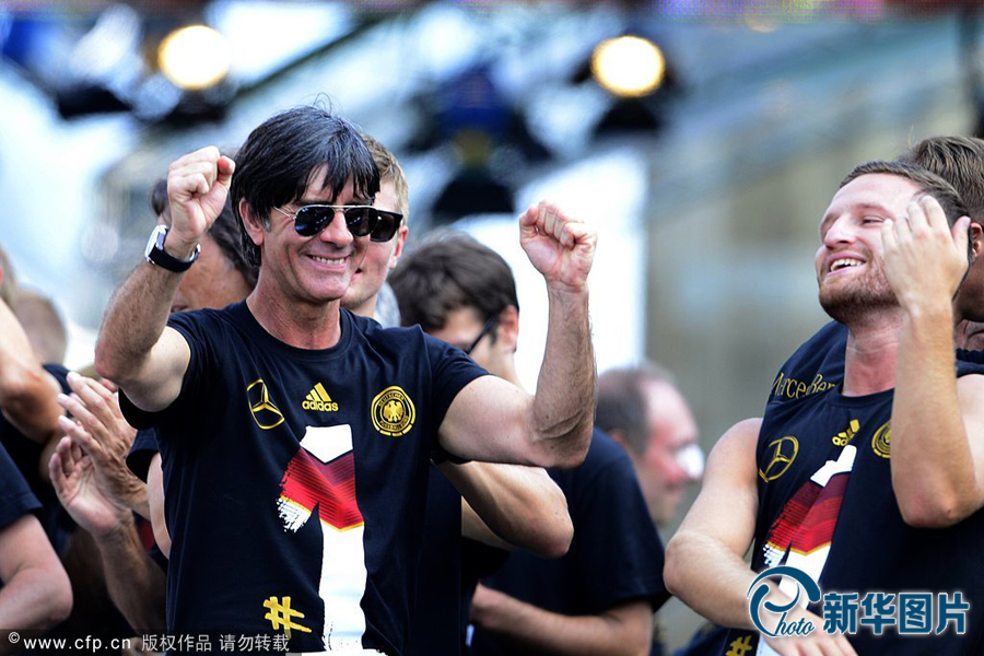 當(dāng)?shù)貢r(shí)間2014年7月15日，德國柏林，德國隊(duì)歸國舉行奪冠巡游