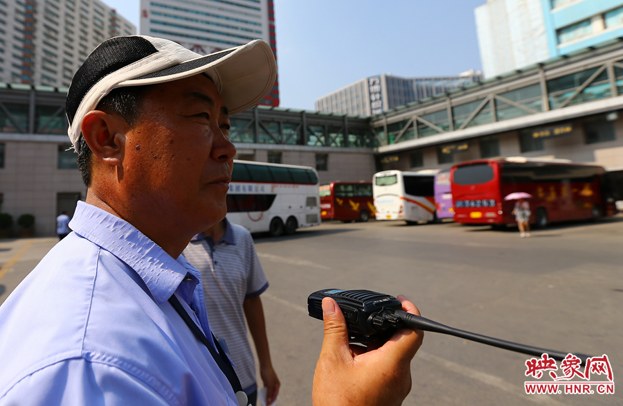 黑紅色的皮膚，是高溫戶外工作者最顯著的“標(biāo)識(shí)”