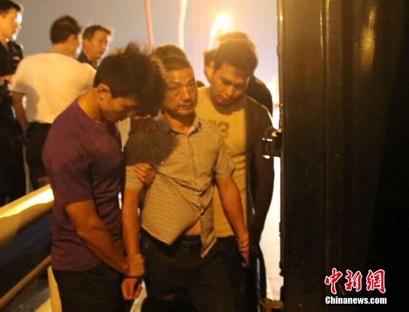 圖為劫持者被擒獲。