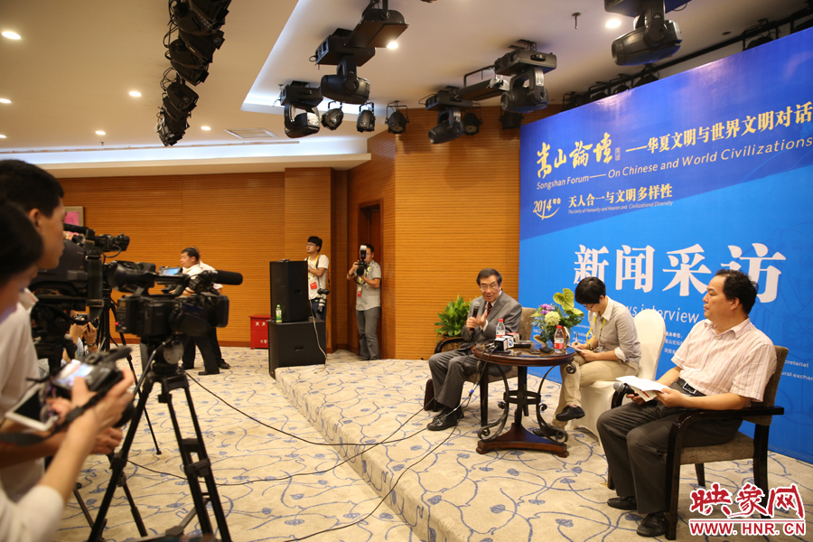 嵩山論壇新聞采訪現(xiàn)場(chǎng)。