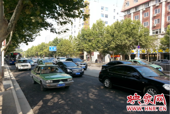 “無車日”仍有許多私家車主選擇開車上路。