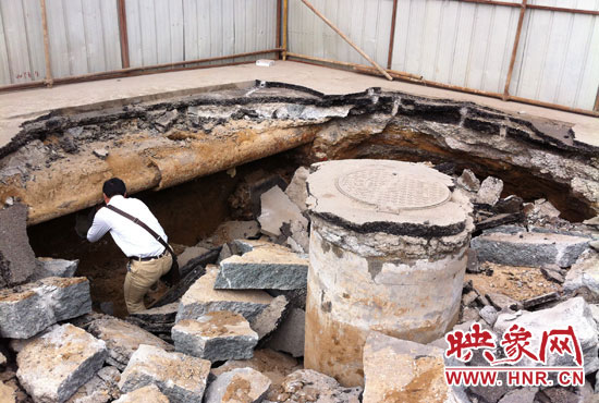 有工作人員下到坑內(nèi)進(jìn)行檢查，但拒絕透露具體工作單位。