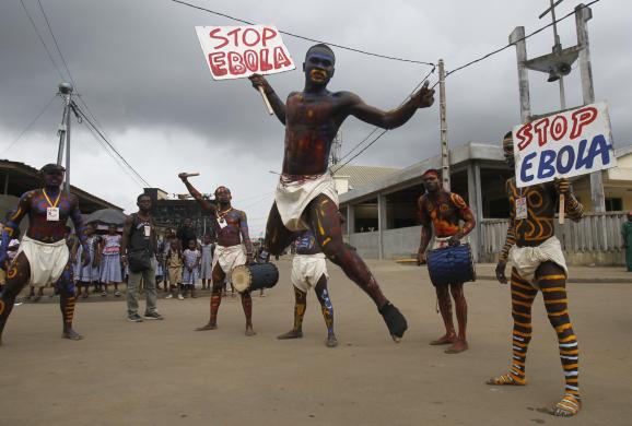科特迪瓦演員表演宣傳對(duì)抗埃博拉疫情