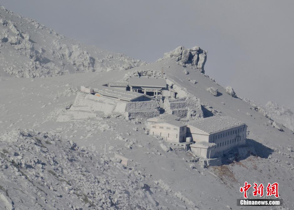 當(dāng)?shù)貢r(shí)間2014年9月27日，日本中部御岳山發(fā)生噴發(fā)，或已造成數(shù)人受傷。