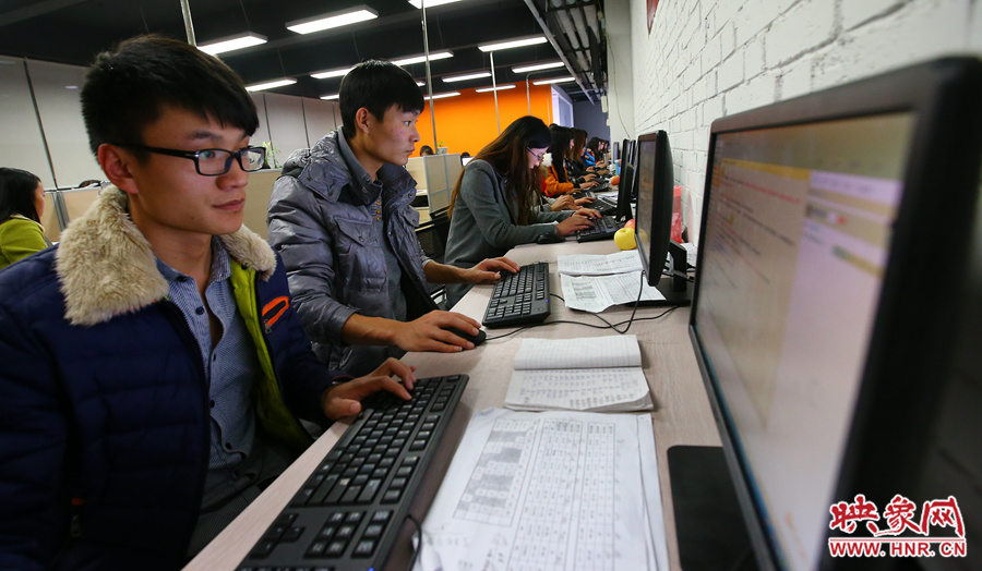 從凌點(diǎn)開(kāi)始，最忙碌的就要數(shù)這些客服人員