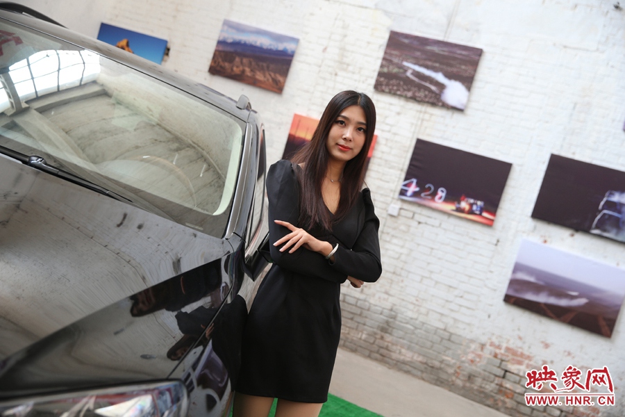 姐是車模，賽車的車。