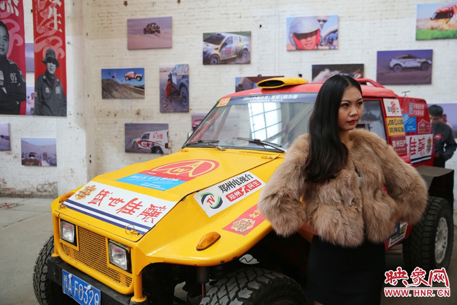 姐是車模，賽車的車。