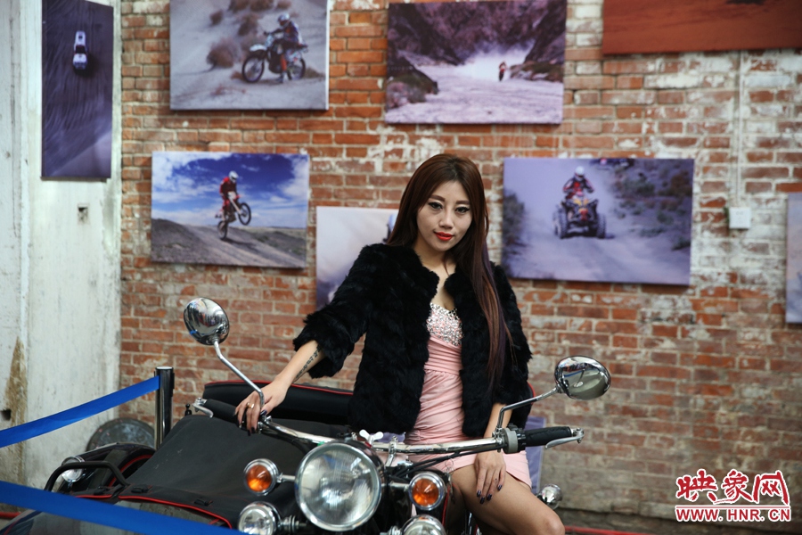 姐是車模，賽車的車。