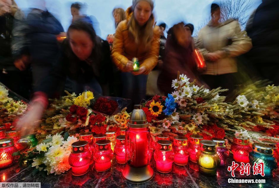 當(dāng)?shù)貢r間2014年11月22日，烏克蘭基輔，民眾舉行儀式紀(jì)念1932-1933烏克蘭大饑荒81周年