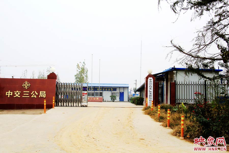 鄭州市京廣快速路南段三工區(qū)項(xiàng)目部還未撤離。