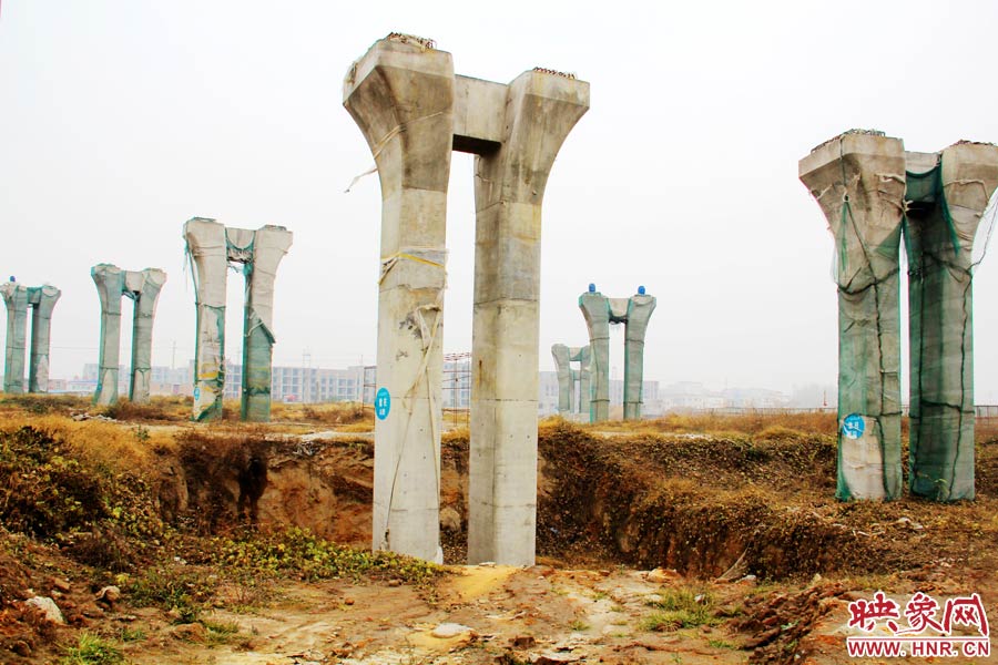 相關(guān)負(fù)責(zé)人也對外表示，投資15個億的項(xiàng)目，實(shí)際到賬的只有6000多萬元，所以工程被迫停下。