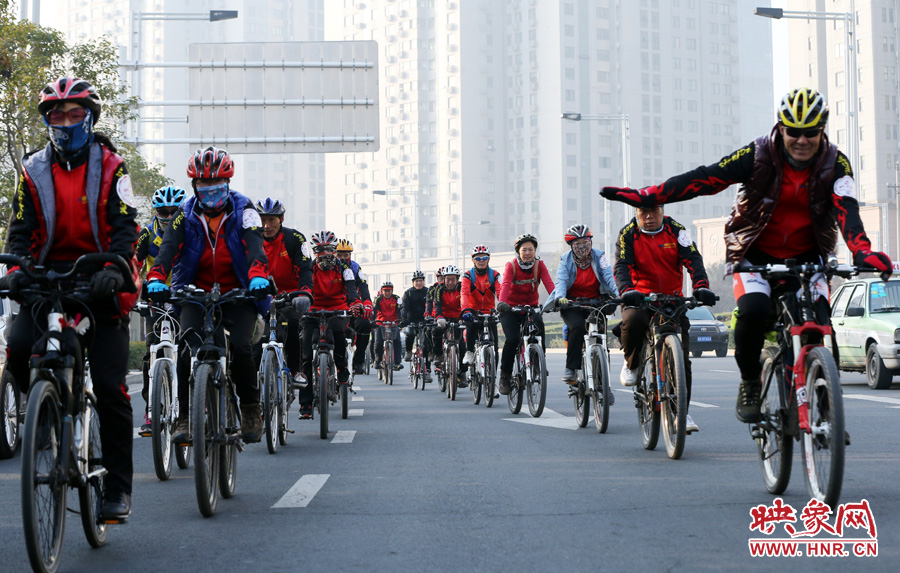 獻愛心、騎行天下，映象網騎行車友樂翻天
