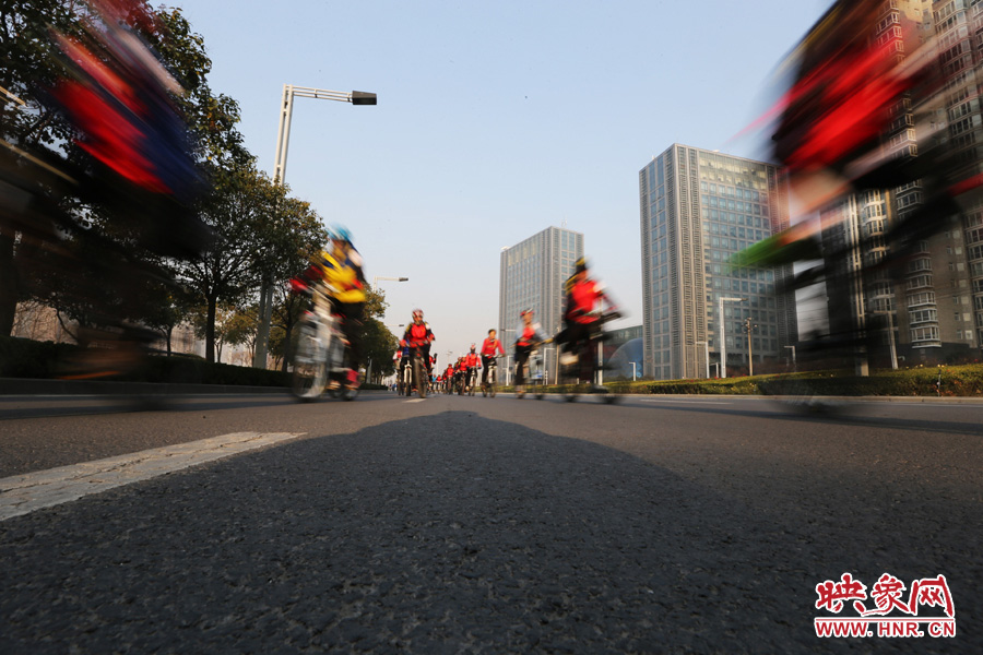 獻愛心、騎行天下，映象網騎行車友樂翻天