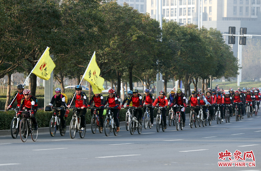 獻愛心、騎行天下，映象網騎行車友樂翻天