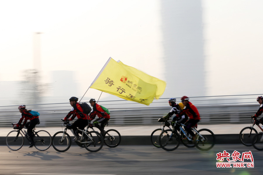 獻愛心、騎行天下，映象網騎行車友樂翻天