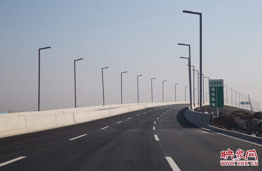 從新田路進(jìn)入隴海高架入口。