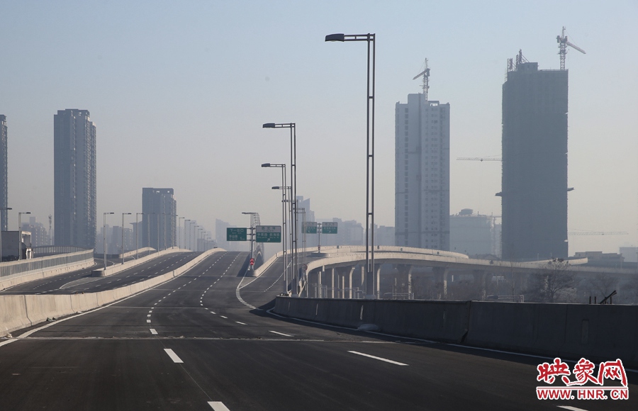 隴海高架與西三環(huán)立交。