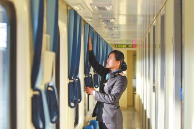 臥鋪車廂 半包式，更具私密性和舒適性。