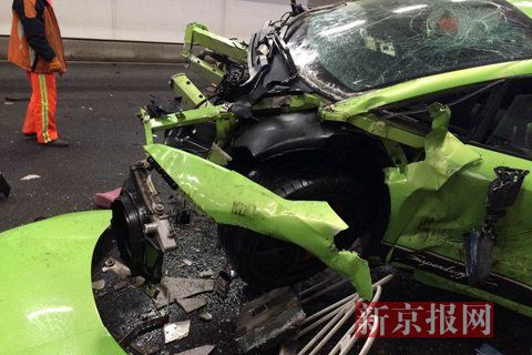 一輛蘭博基尼與一輛法拉利發(fā)生事故，現(xiàn)場(chǎng)狀況慘烈