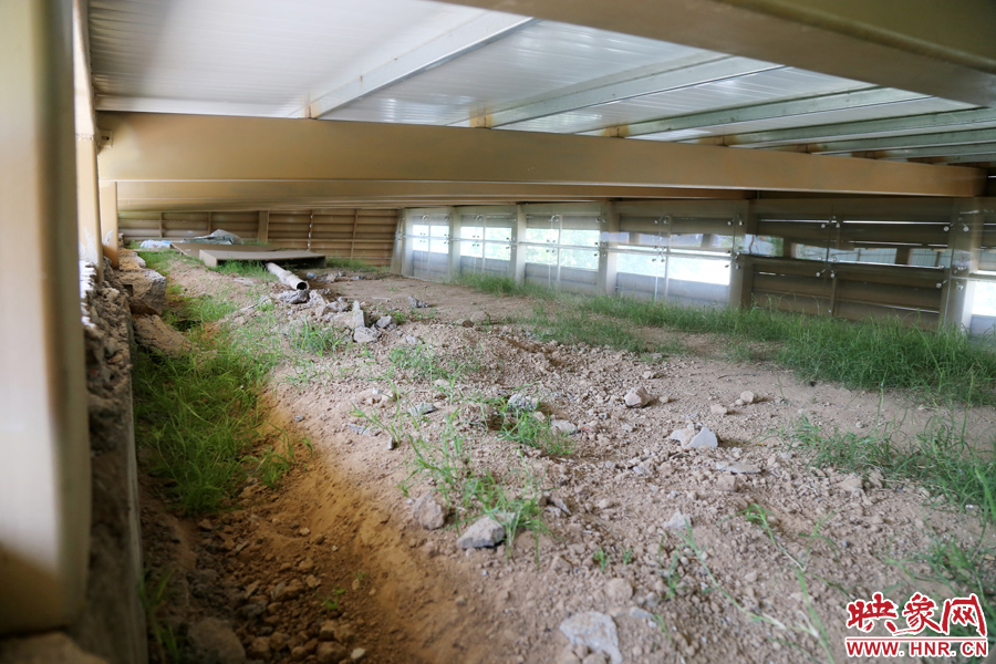 東側(cè)保護(hù)殼內(nèi)景。