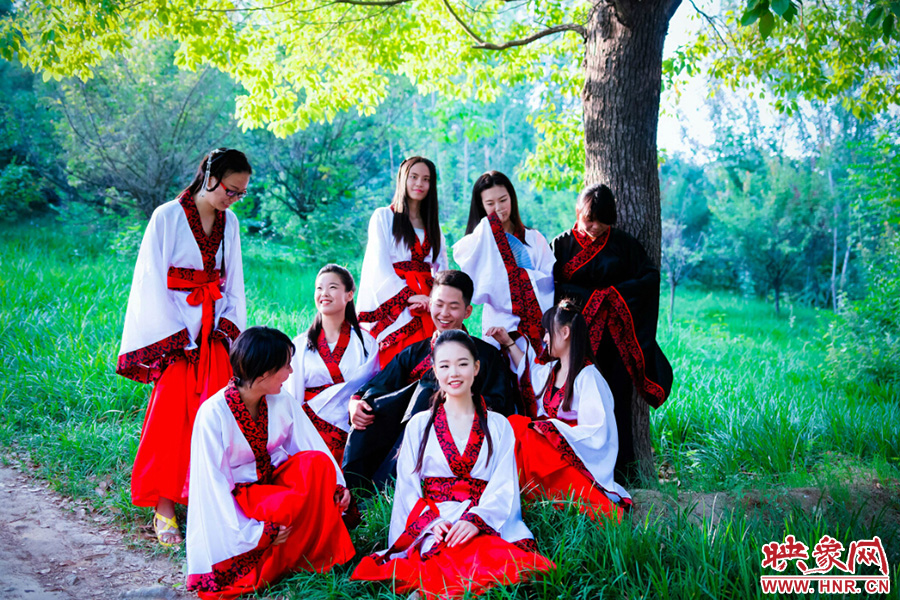 這片樹蔭留下我們太多的歡聲笑語。