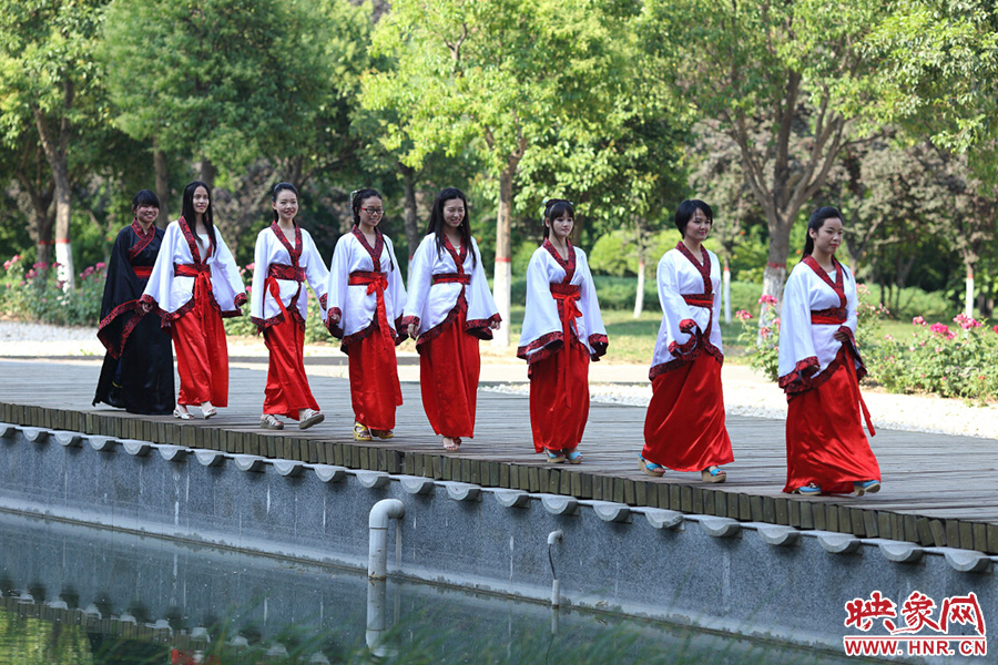 在校園里再走走，下次又不知道是何年何時。