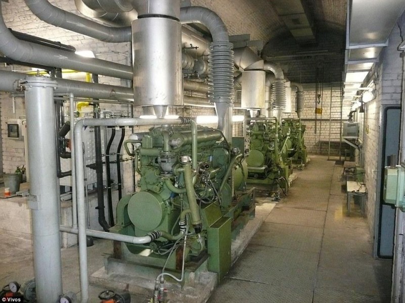 地堡中有無(wú)數(shù)個(gè)洞室，每個(gè)都會(huì)有自己的安全系統(tǒng)，還有無(wú)數(shù)可密封的防爆門(mén)。