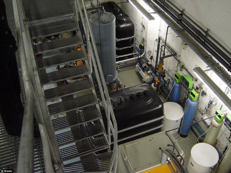 圖為堡壘內(nèi)的儲(chǔ)水和發(fā)電系統(tǒng)，同時(shí)還配備溫度調(diào)節(jié)與通風(fēng)設(shè)備。