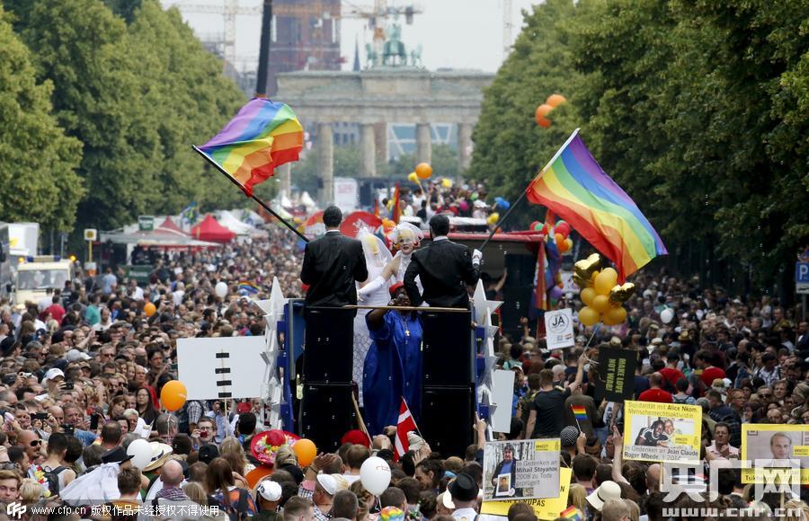德國柏林，當?shù)嘏e行同性戀驕傲大游行
