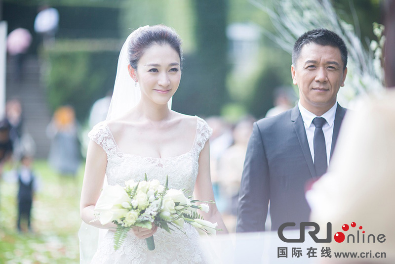 李小冉比利時(shí)辦婚禮 朱丹、鐘欣潼、應(yīng)采兒做伴娘