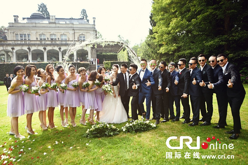 李小冉比利時(shí)辦婚禮 朱丹、鐘欣潼、應(yīng)采兒做伴娘