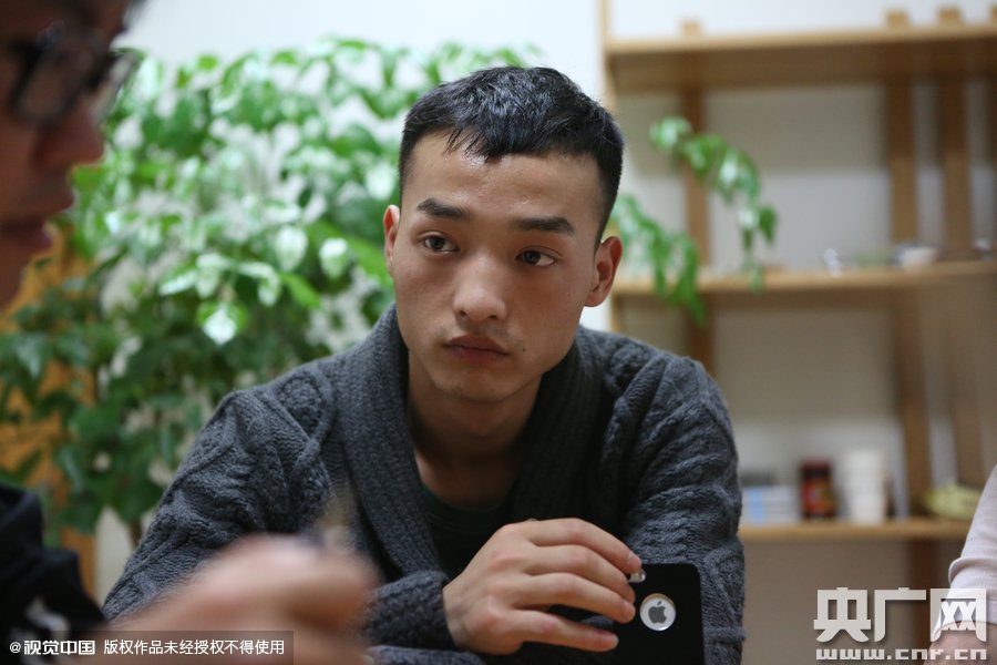 網(wǎng)絡(luò)紅人葉良辰現(xiàn)身浙江臺(tái)州，接受記者的專訪。