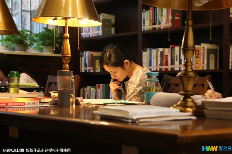 重慶大學(xué)改造翻新的“民國(guó)風(fēng)圖書館”走紅網(wǎng)絡(luò)，引得無數(shù)網(wǎng)友點(diǎn)贊