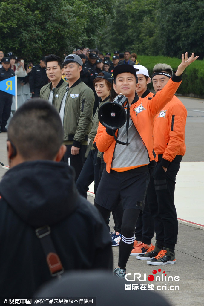 《奔跑吧兄弟》第三季劇組到南京錄制節(jié)目。