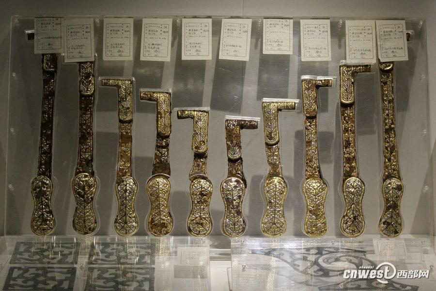 出土的車門飾。