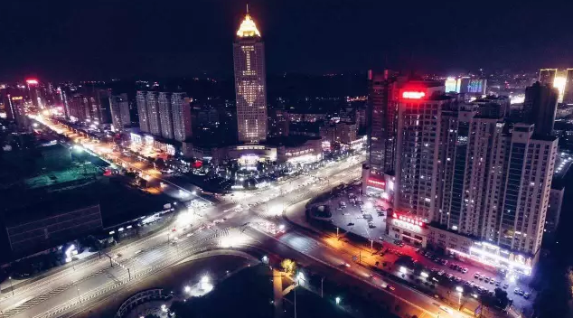 情人節(jié)最溫暖告白！84歲老人包下整樓示愛老伴