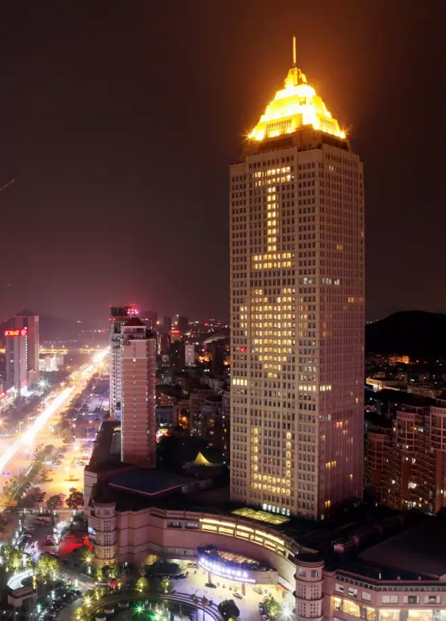 情人節(jié)最溫暖告白！84歲老人包下整樓示愛老伴