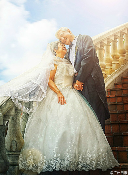 為愛圓夢！八旬老人帶老伴拍攝童話式夢幻婚紗照(圖)