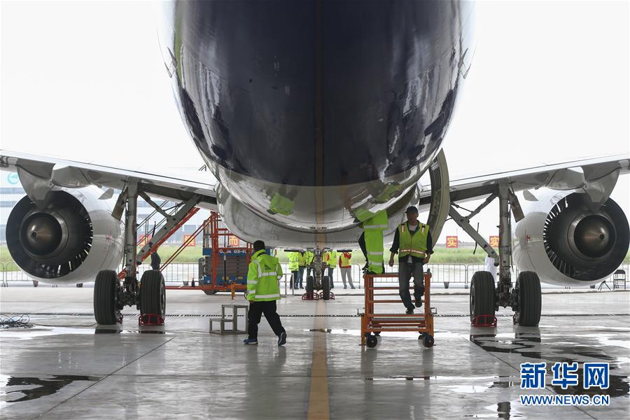 （社會）（4）檢查維護(hù) 保障首飛